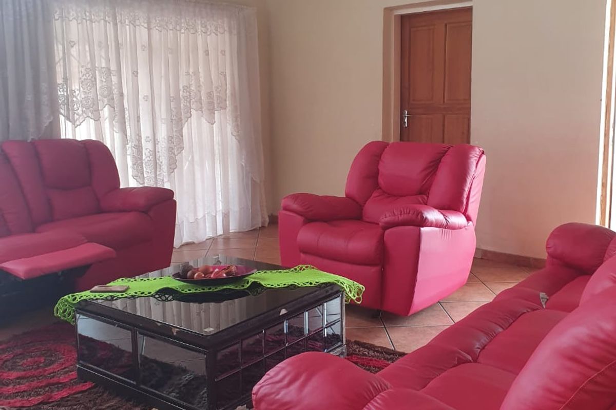 For Sale – Modern 3-Bedroom Townhouse in a Secure Estate - Photo 4