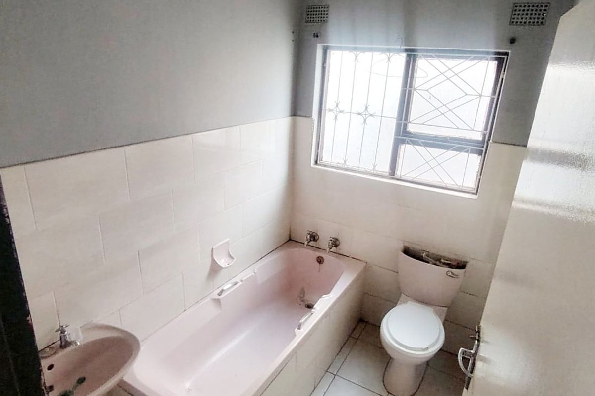 3 Bedroom House for Sale in Mdantsane - Photo 2