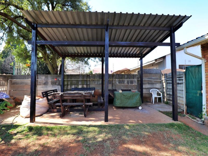 Spacious 4-Bedroom Family Home on a Corner Stand! - Photo 6