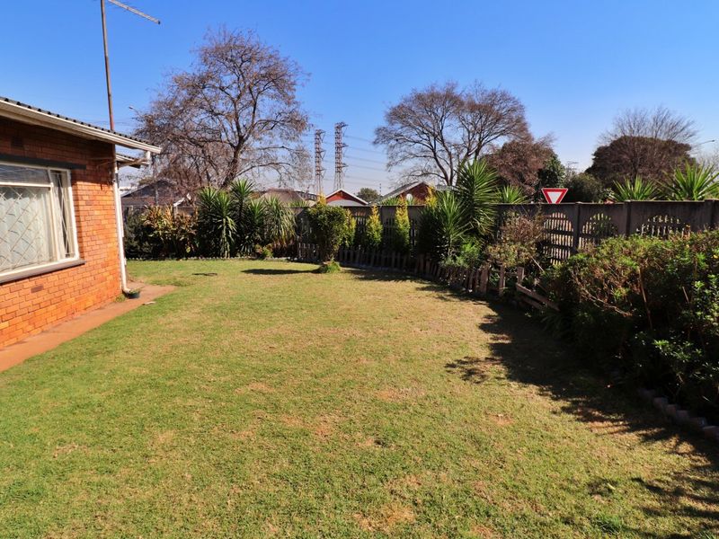 Spacious 4-Bedroom Family Home on a Corner Stand! - Photo 2