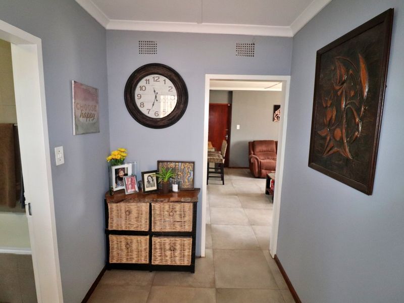 Spacious 4-Bedroom Family Home on a Corner Stand! - Photo 4