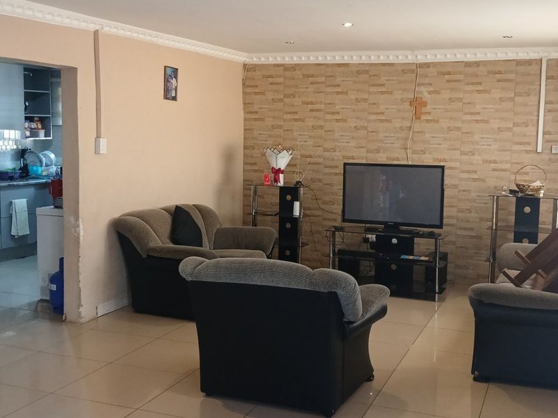 3 Bedroom house for sale - Photo 9
