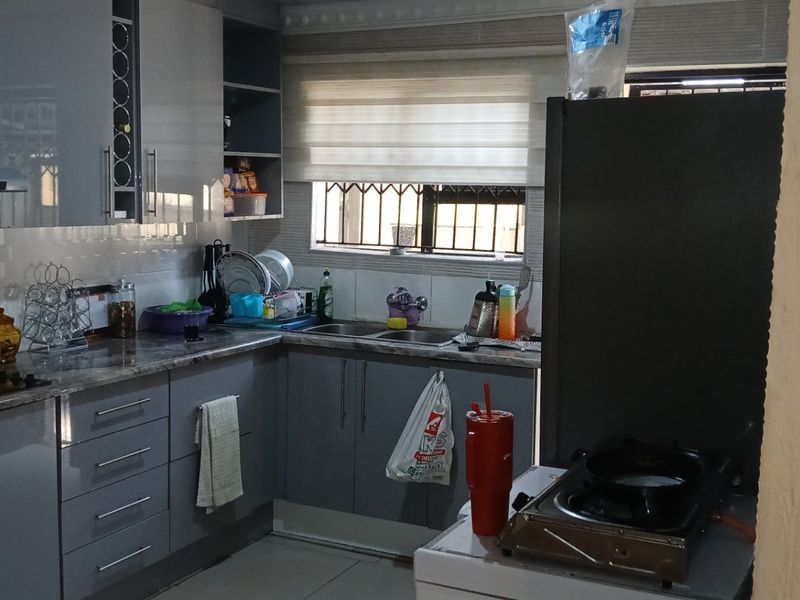 3 Bedroom house for sale - Photo 8