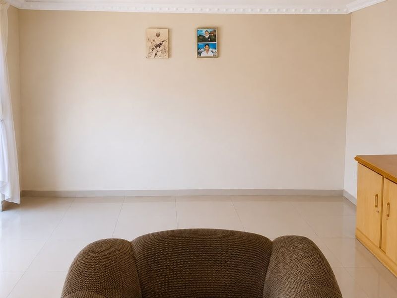 3 Bedroom house for sale - Photo 10