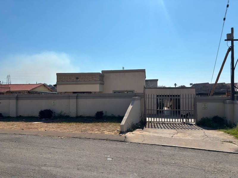 3 Bedroom house for sale - Photo 1