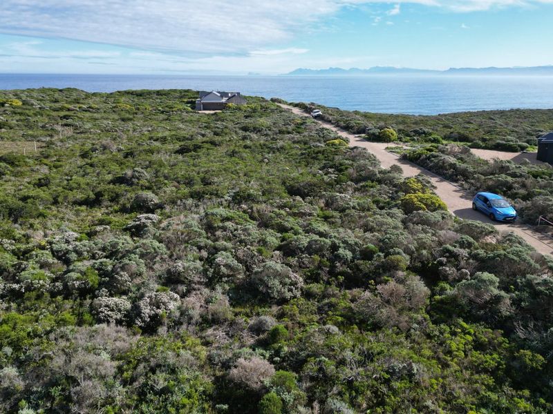 Vacant land in the most upmarket area in Gansbaai. Beautiful sea and mountain views.  - Photo 4