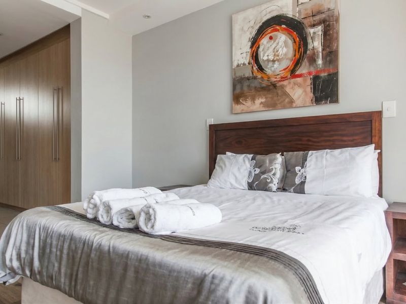 Fully Furnished 3-Bed, 3-Bath Apartment in Hydro Park, Sandown - Photo 9
