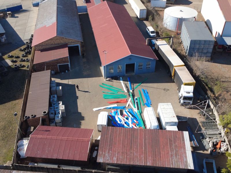 Industrial Warehouse with Secure Yard and Interlink Access - Photo 3
