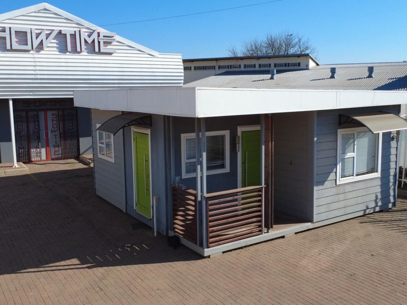 Industrial Warehouse with Secure Yard and Interlink Access - Photo 4