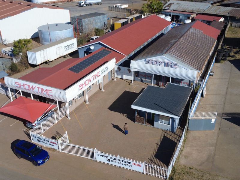 Industrial Warehouse with Secure Yard and Interlink Access - Photo 1