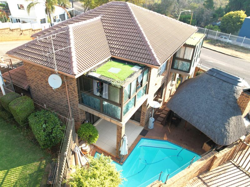 Executive Residence in Erasmuskloof – Premium Home for Professional Living, Business Conversion, or Strategic Investment - Photo 4