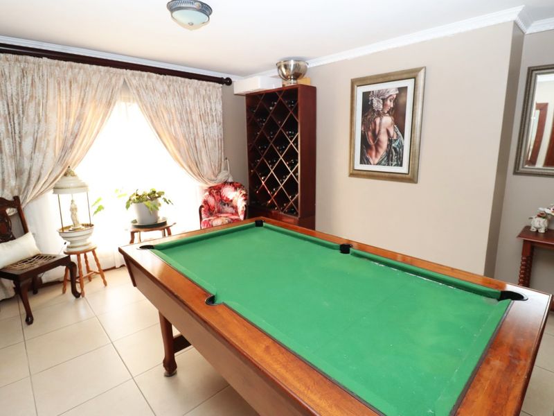 Executive Residence in Erasmuskloof – Premium Home for Professional Living, Business Conversion, or Strategic Investment - Photo 8