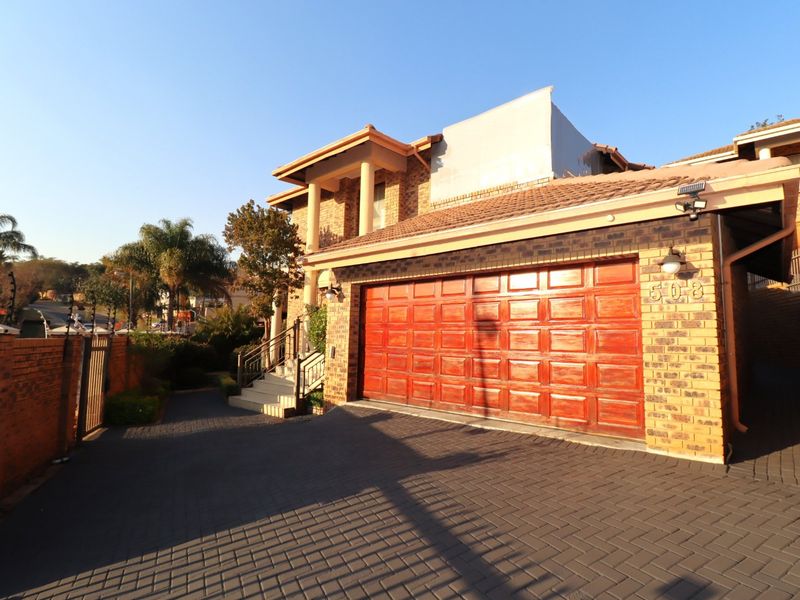 Executive Residence in Erasmuskloof – Premium Home for Professional Living, Business Conversion, or Strategic Investment - Photo 3