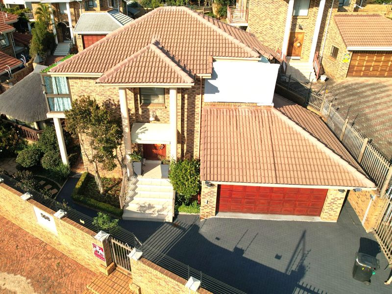 Executive Residence in Erasmuskloof – Premium Home for Professional Living, Business Conversion, or Strategic Investment - Photo 1