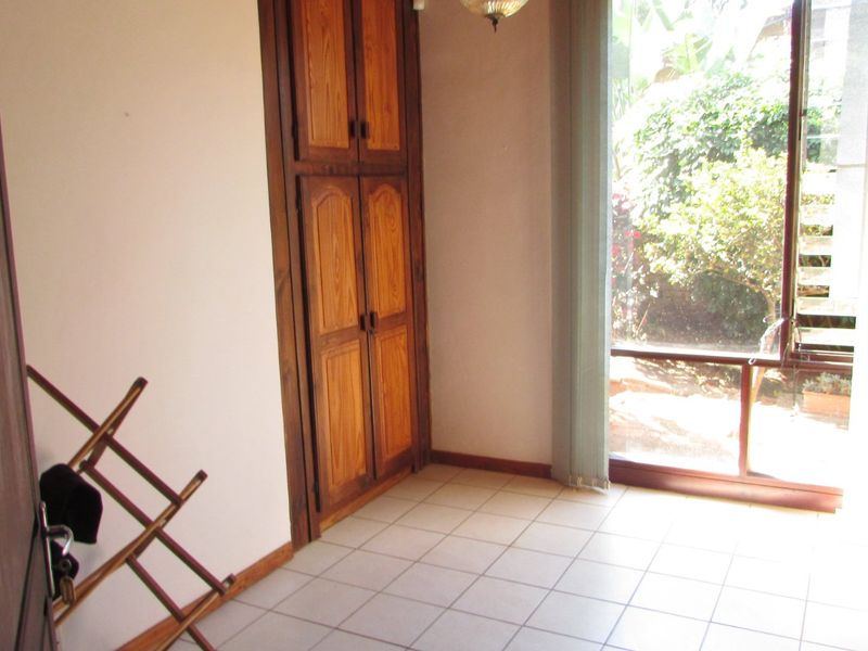 Large family home in quiet area - Photo 8