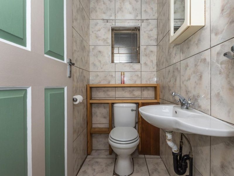Spacious, 2 Bedroom, Pet friendly Duplex complex.  - Photo 9
