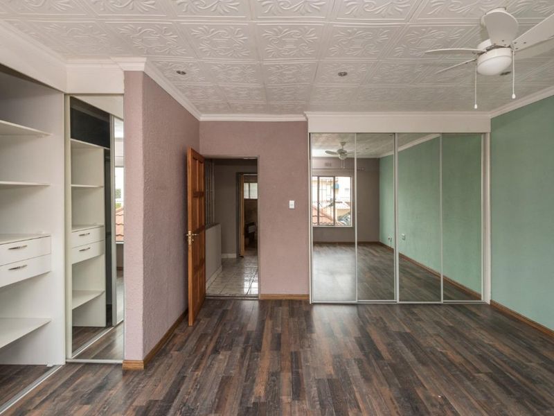 Spacious, 2 Bedroom, Pet friendly Duplex complex.  - Photo 5