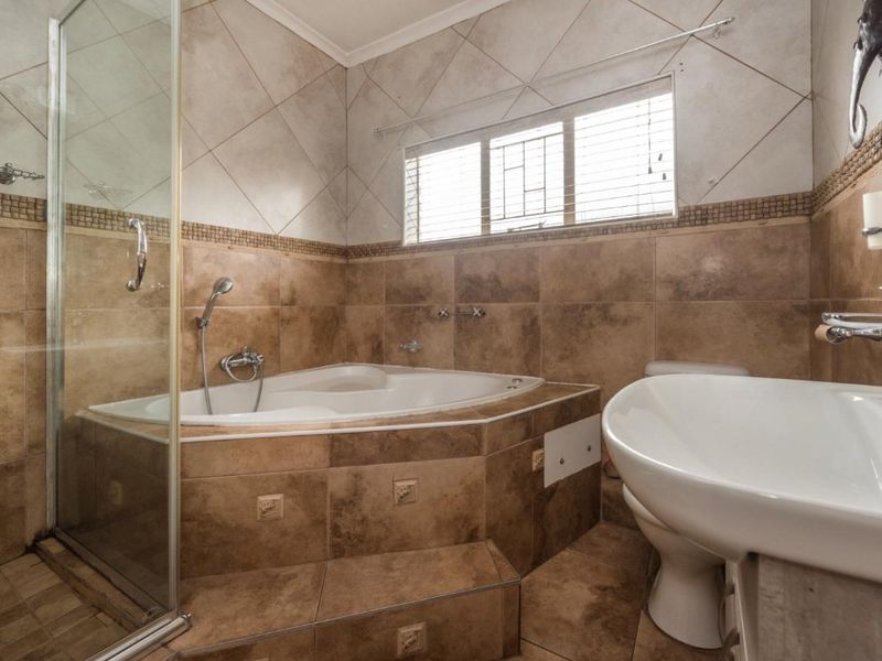 Spacious, 2 Bedroom, Pet friendly Duplex complex.  - Photo 6