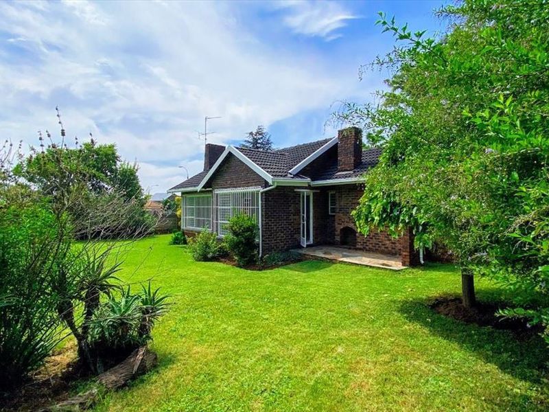 Spacious Family Home with Study and Staff Quarters - Photo 3