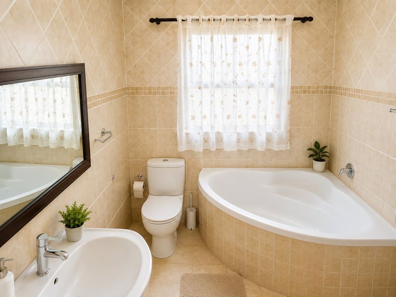 Spacious 3-Bedroom Double-Storey Townhouse with Private Garden in Bartlett - Photo 3