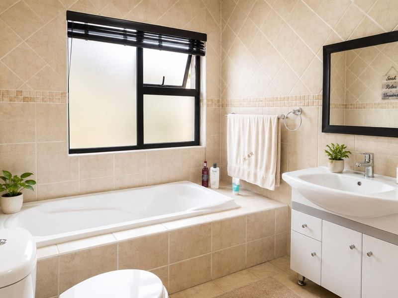 Spacious 3-Bedroom Double-Storey Townhouse with Private Garden in Bartlett - Photo 9
