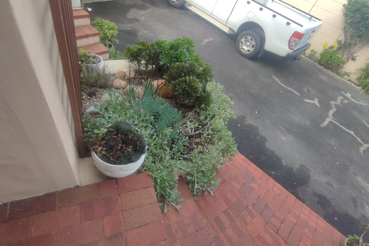 3 Bedroom Exclusive Boutique Townhouse in West Beach - Photo 3