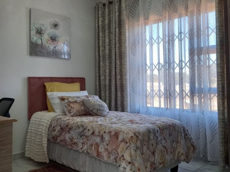 Two bedrooms and one full bathroom - Photo 6
