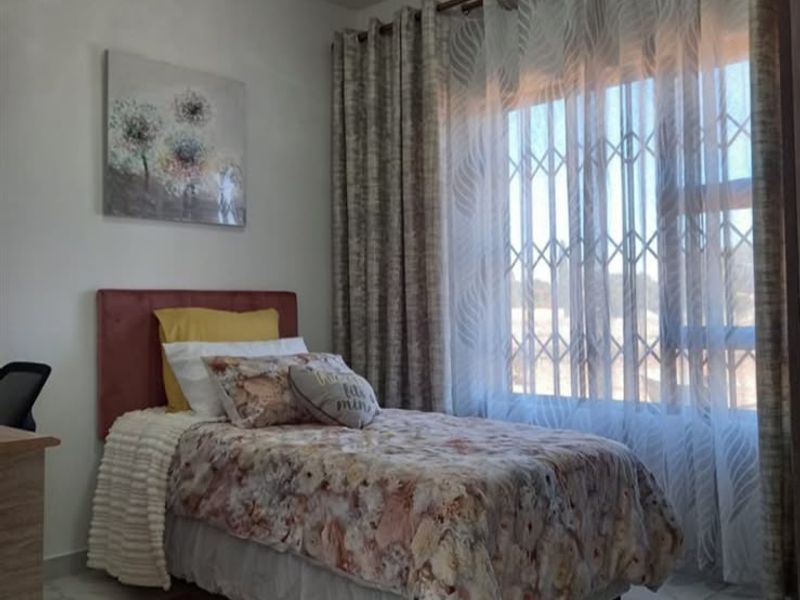Two bedrooms and one full bathroom - Photo 4