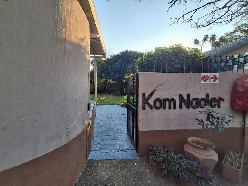 TO LET!! Stunning Upgraded 3-Bedroom Simplex in Florauna - Photo 10