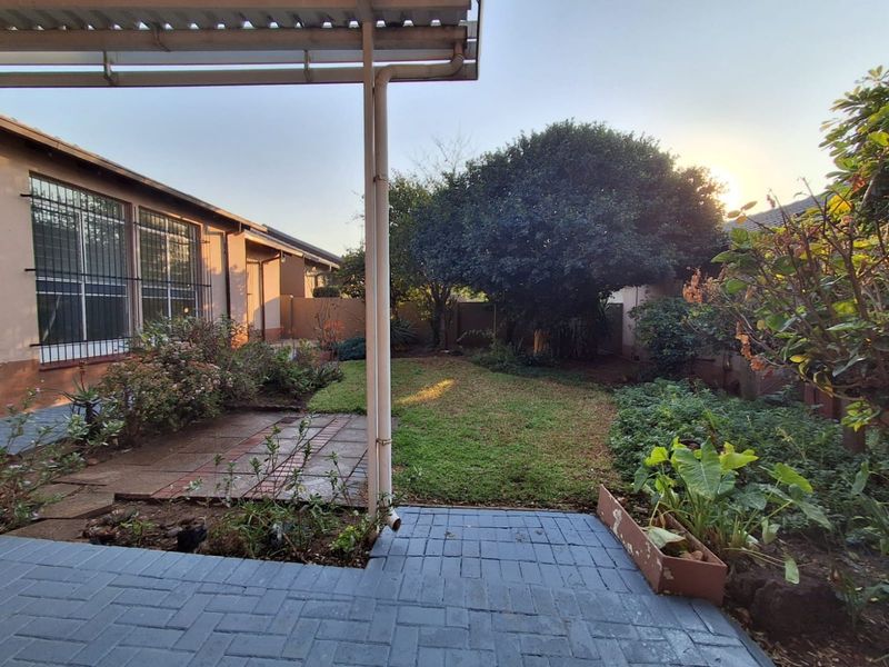 TO LET!! Stunning Upgraded 3-Bedroom Simplex in Florauna - Photo 7