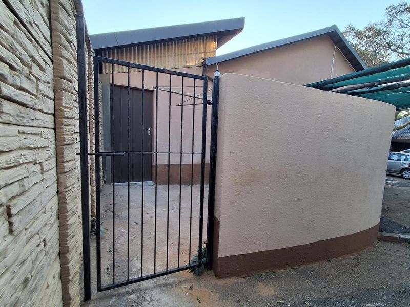 TO LET!! Stunning Upgraded 3-Bedroom Simplex in Florauna - Photo 8