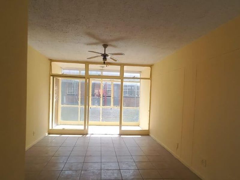 1.5 Bedroom Apartment for Sale - Photo 3