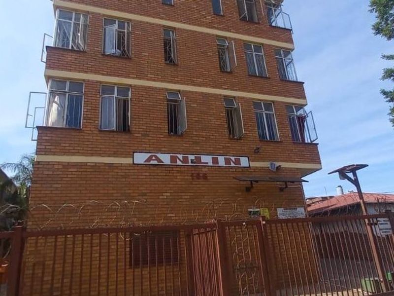 1.5 Bedroom Apartment for Sale - Photo 2