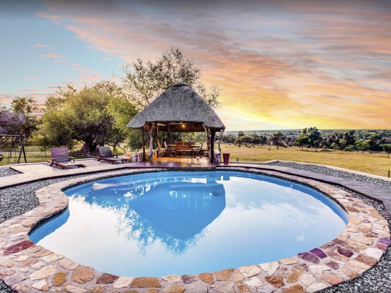 Luxury Boutique Safari Lodge | 380ha Private Game Farm | Turnkey Investment Opportunity - Photo 1