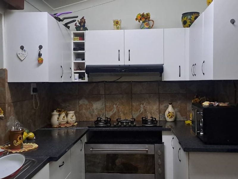1276sqm + FLATLET + POOL TABLE ENTERTAINMENT AREA - Photo 9
