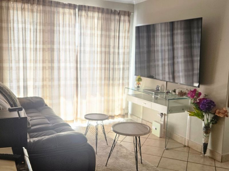 Stylish 2-Bedroom, 2-Bathroom Home in a Highly Sought-After Secure Complex!!! - Photo 2