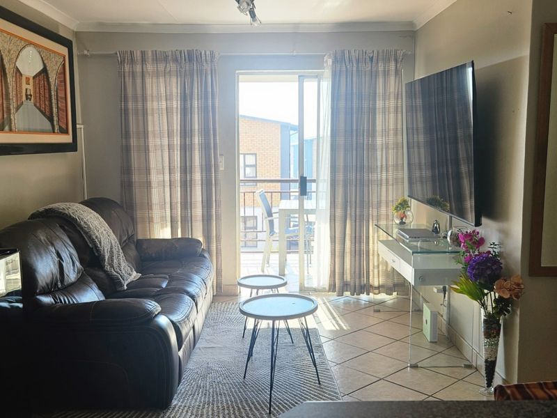 Stylish 2-Bedroom, 2-Bathroom Home in a Highly Sought-After Secure Complex!!! - Photo 4