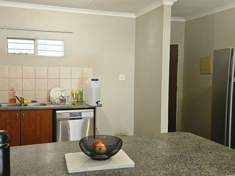 Stylish 2-Bedroom, 2-Bathroom Home in a Highly Sought-After Secure Complex!!! - Photo 9