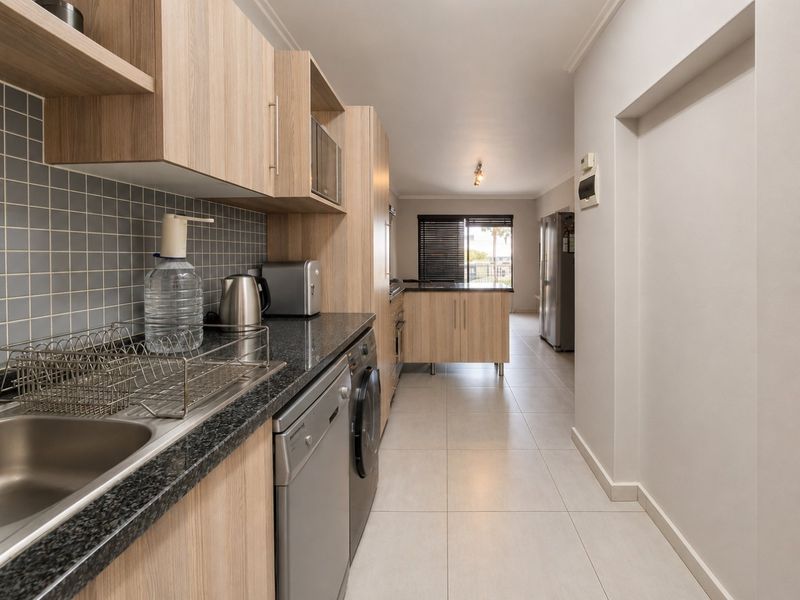 Modern Edenglen Apartment with large balcony living - Photo 3