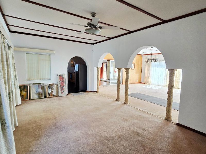Spacious Family Home with Flatlet in a Quiet Area of Stilfontein - Photo 5