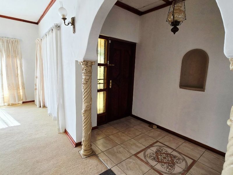 Spacious Family Home with Flatlet in a Quiet Area of Stilfontein - Photo 4