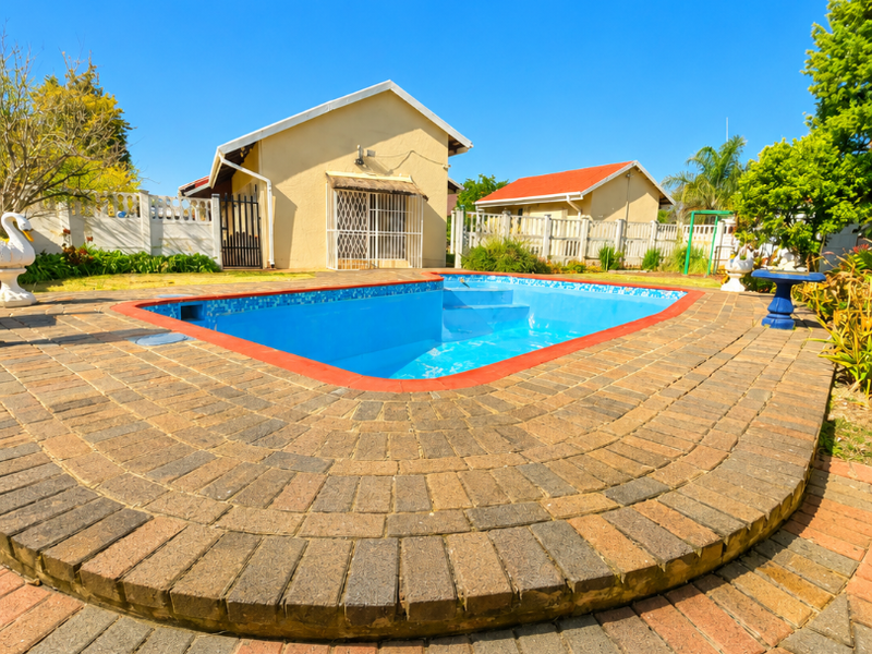 Spacious Family Home with Flatlet in a Quiet Area of Stilfontein - Photo 1