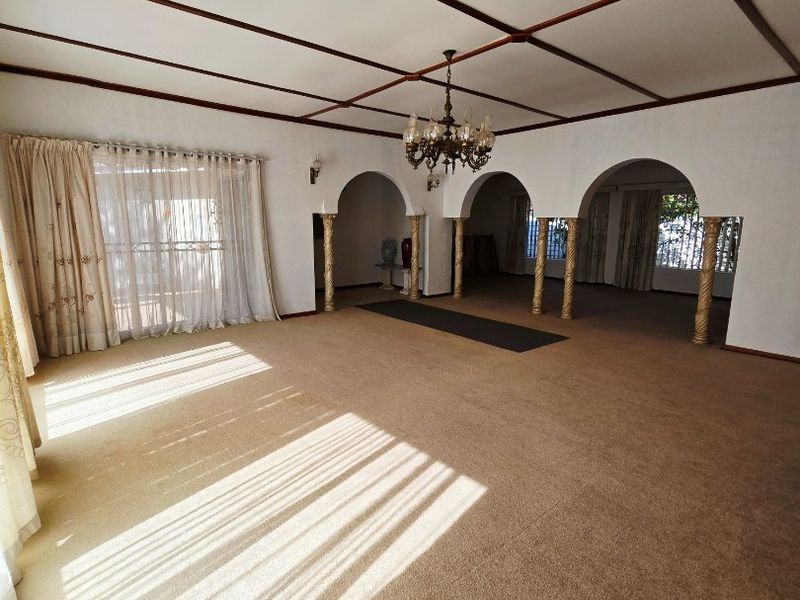 Spacious Family Home with Flatlet in a Quiet Area of Stilfontein - Photo 9