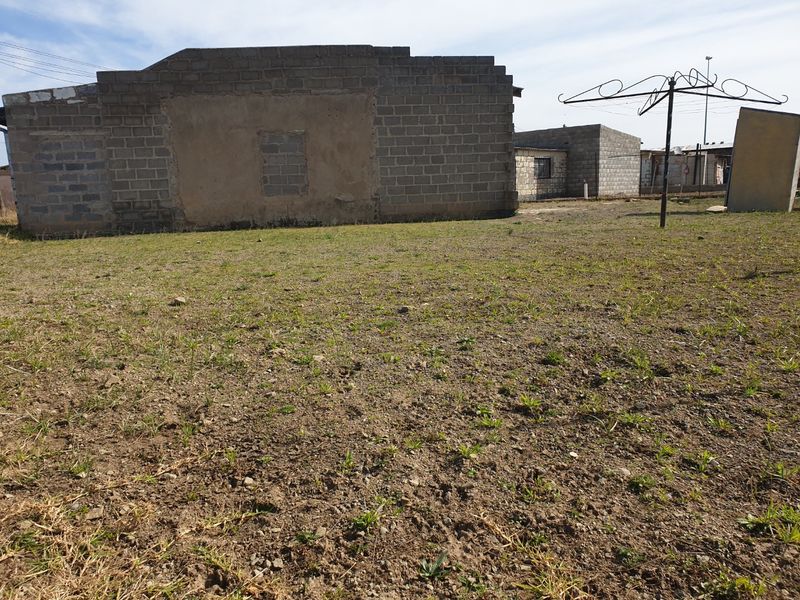 2 bedroom house in Botshabelo - Photo 4