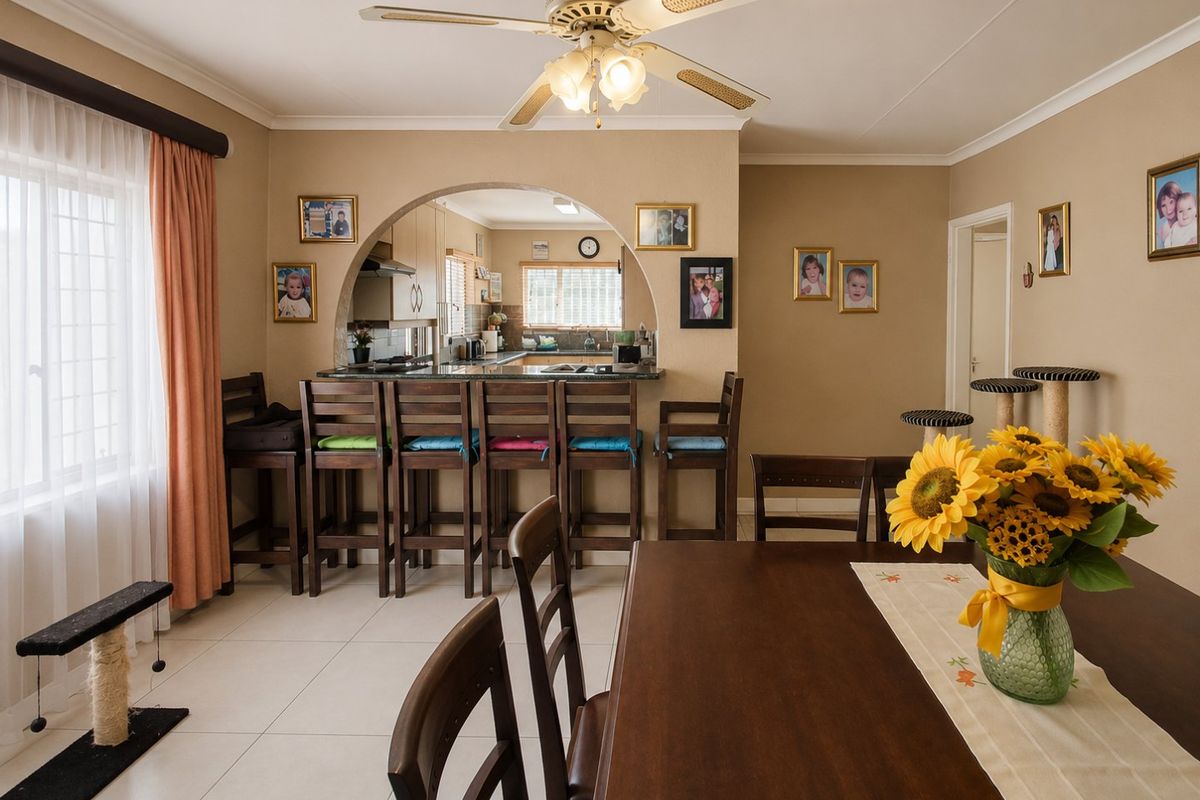 Spacious family home with pool in Klopperpark - Photo 5