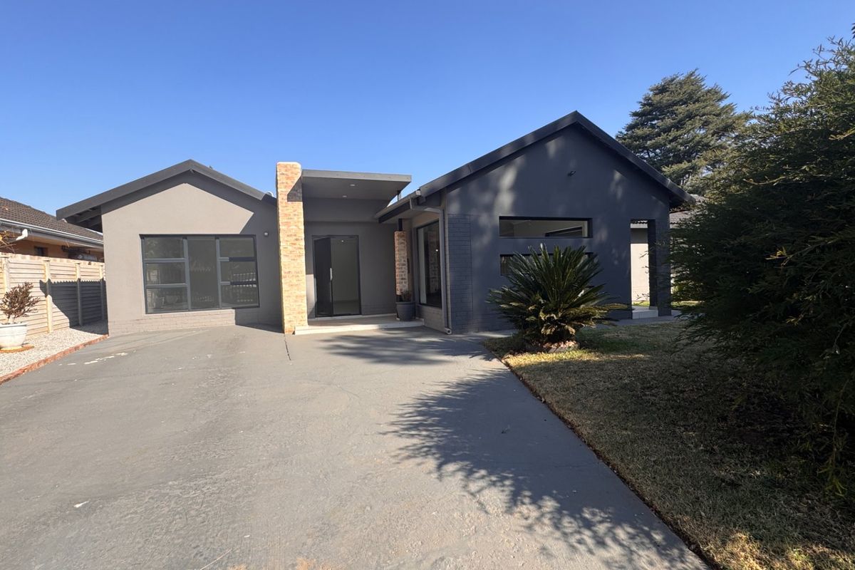 Top-tier four bedroom, three bathroom home in Risiville - Photo 5