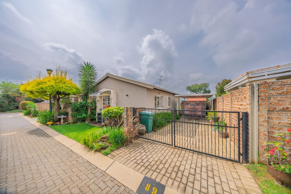 Charming 2 Bedroom Simplex in Sought-After Sherbrooke, Eden Glen - Photo 2