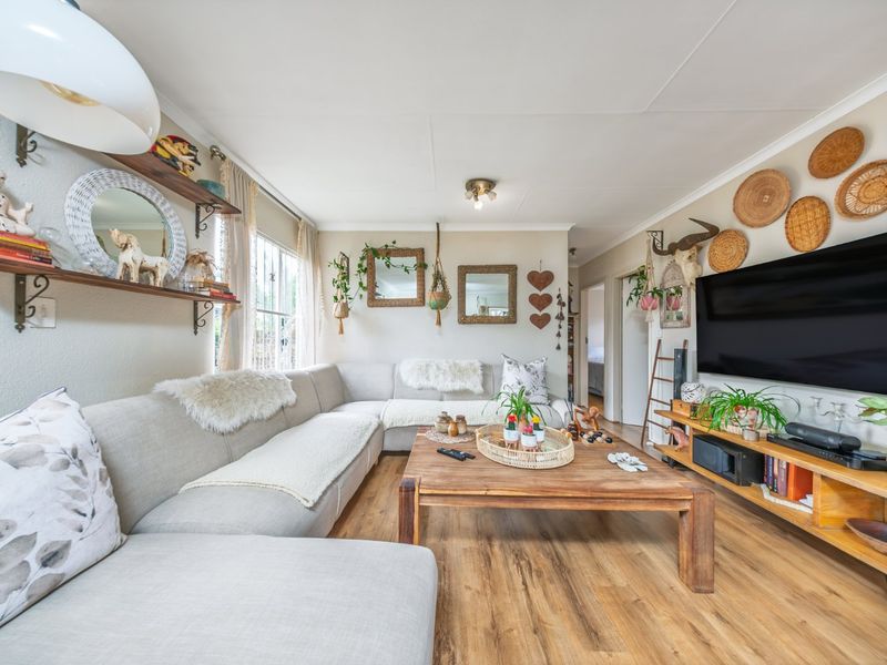 Charming 2 Bedroom Simplex in Sought-After Sherbrooke, Eden Glen - Photo 6