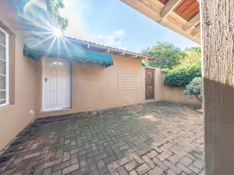 Stunning and safe cottage for rent in Bedfordview - Photo 1