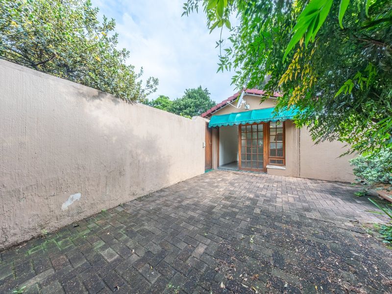 Stunning and safe cottage for rent in Bedfordview - Photo 9